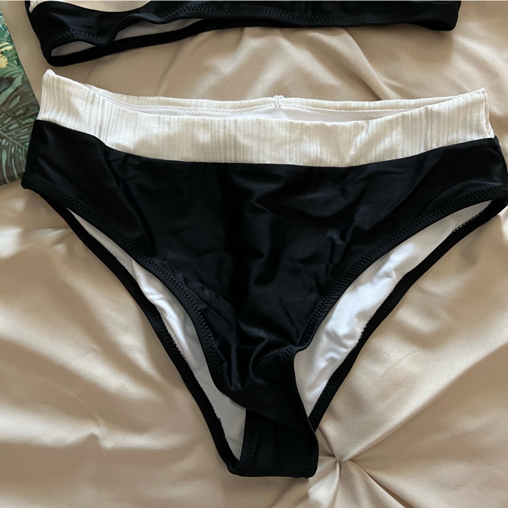 Cupshe Black & White Ribbed Triangle Bikini Set - Picture 2 of 8